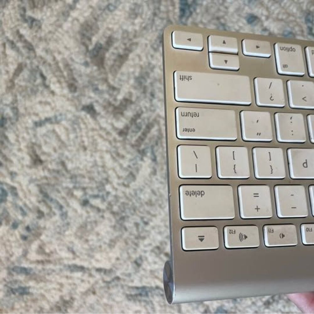 Apple Magic Keyboard and Magic Mouse - Picture 6 of 7